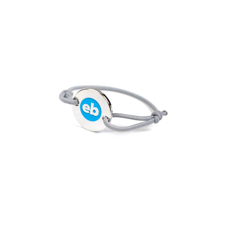 Braccialetti in tessuto con medaglione inciso
