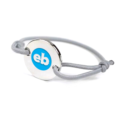 Braccialetti in tessuto con medaglione inciso