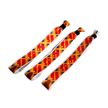 Braccialetti in tessuto riciclato stampati in quadricromia