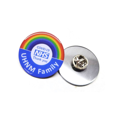 Spille in metallo personalizzate con doming